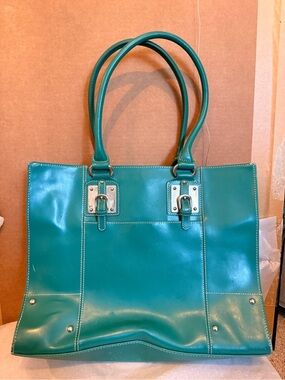 Wilson’s Leather Kelly green handbag